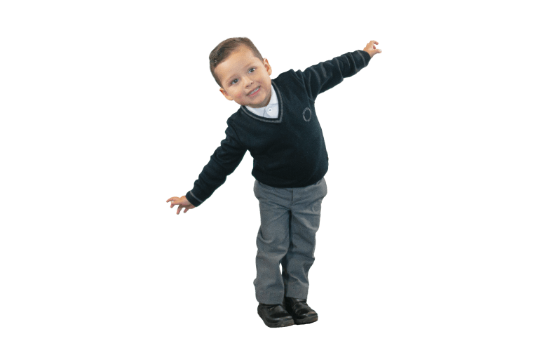  Alumno de preescolar dando un abrazo Colegio Cumbres Oaxaca