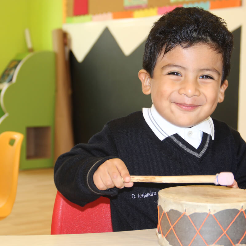 Alumno del Cumbres Oaxaca en formación musical.